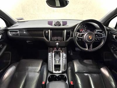 2014 Porsche Macan - Thumbnail