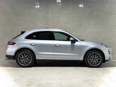 2014 Porsche Macan - Thumbnail