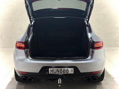 2014 Porsche Macan - Thumbnail