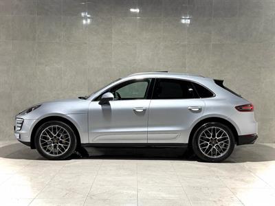 2014 Porsche Macan - Thumbnail