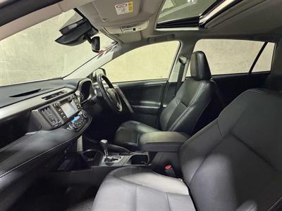 2018 Toyota Rav4 - Thumbnail