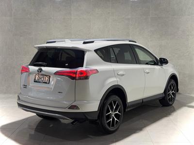 2018 Toyota Rav4 - Thumbnail