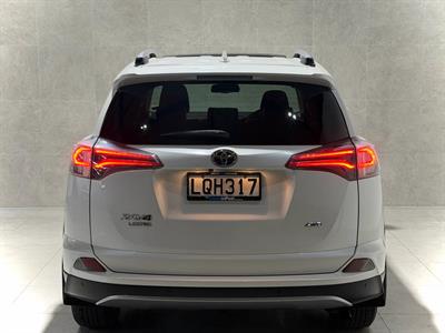 2018 Toyota Rav4 - Thumbnail