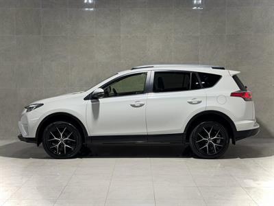 2018 Toyota Rav4 - Thumbnail