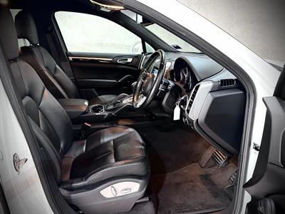 2016 Porsche Cayenne - Thumbnail
