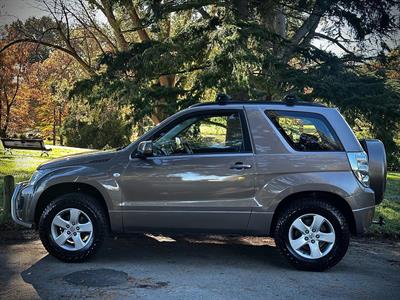 2015 Suzuki Grand Vitara - Thumbnail