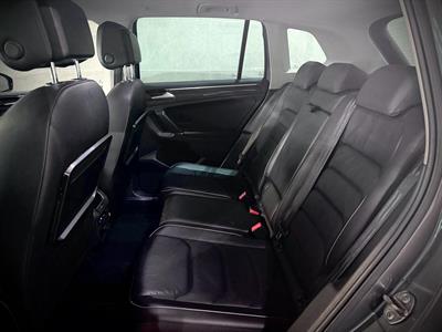 2017 Volkswagen Tiguan - Thumbnail