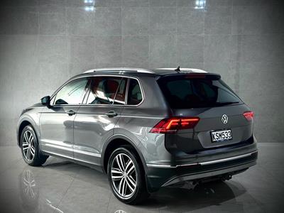 2017 Volkswagen Tiguan - Thumbnail