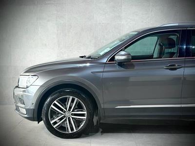 2017 Volkswagen Tiguan - Thumbnail