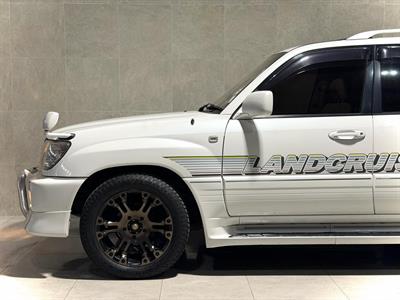 2001 Toyota Landcruiser - Thumbnail