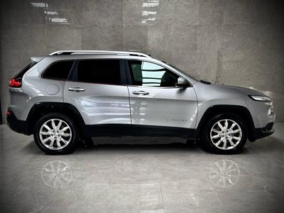2017 Jeep Cherokee - Thumbnail