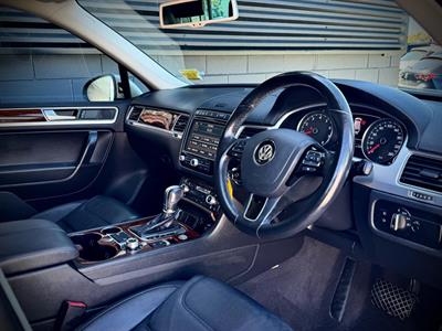 2015 Volkswagen Touareg - Thumbnail
