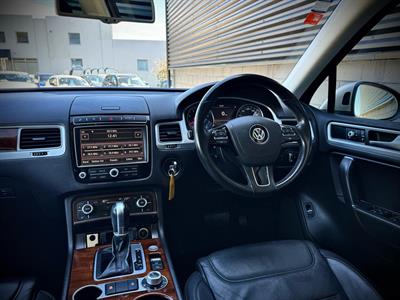 2015 Volkswagen Touareg - Thumbnail