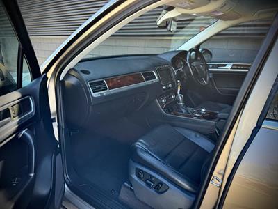 2015 Volkswagen Touareg - Thumbnail