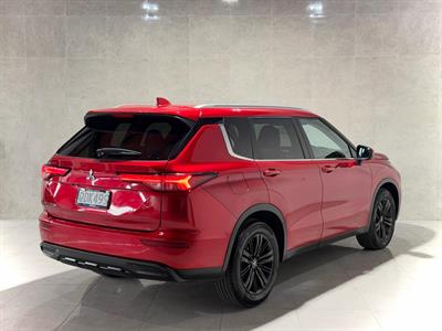 2023 Mitsubishi Outlander - Thumbnail