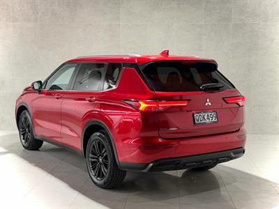 2023 Mitsubishi Outlander - Thumbnail