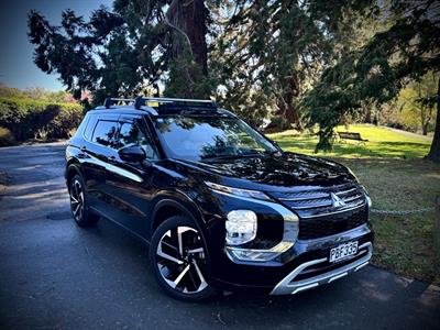 2022 Mitsubishi Outlander - Thumbnail