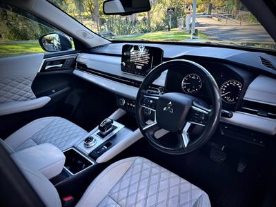 2022 Mitsubishi Outlander - Thumbnail
