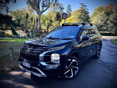 2022 Mitsubishi Outlander - Thumbnail