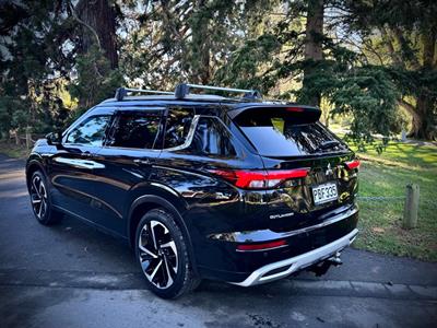 2022 Mitsubishi Outlander - Thumbnail