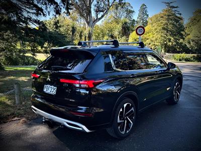 2022 Mitsubishi Outlander - Thumbnail