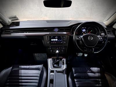 2016 Volkswagen Passat - Thumbnail