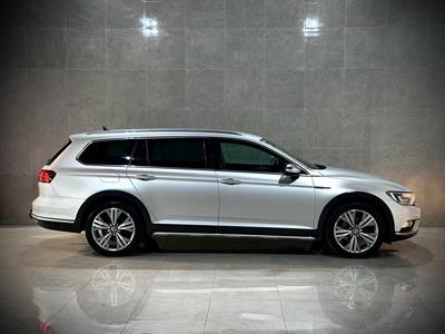 2016 Volkswagen Passat - Thumbnail