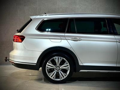 2016 Volkswagen Passat - Thumbnail