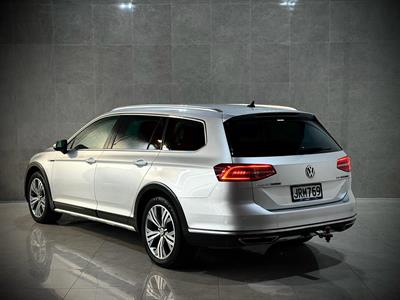 2016 Volkswagen Passat - Thumbnail