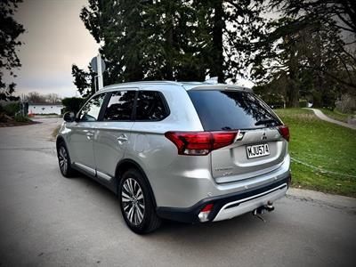 2019 Mitsubishi Outlander - Thumbnail