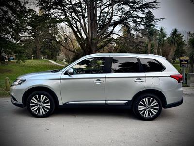 2019 Mitsubishi Outlander - Thumbnail