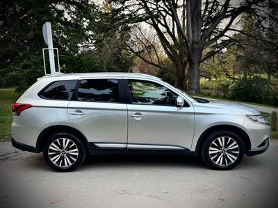 2019 Mitsubishi Outlander - Thumbnail