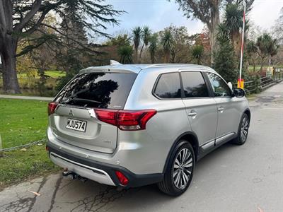 2019 Mitsubishi Outlander - Thumbnail