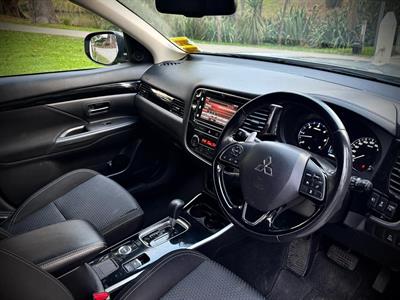 2019 Mitsubishi Outlander - Thumbnail