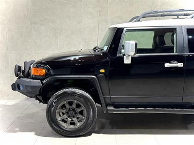 2011 Toyota FJ Cruiser - Thumbnail
