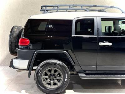 2011 Toyota FJ Cruiser - Thumbnail