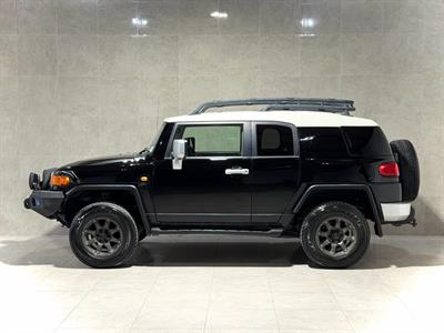 2011 Toyota FJ Cruiser - Thumbnail
