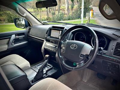 2011 Toyota Land Cruiser - Thumbnail