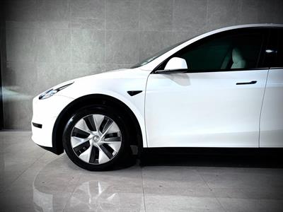 2022 Tesla Model Y - Thumbnail