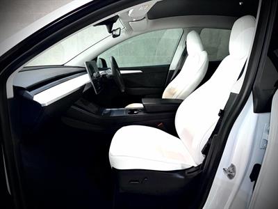 2022 Tesla Model Y - Thumbnail