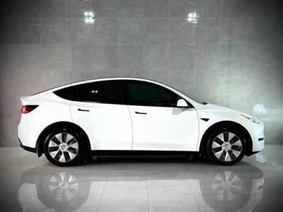 2022 Tesla Model Y - Thumbnail