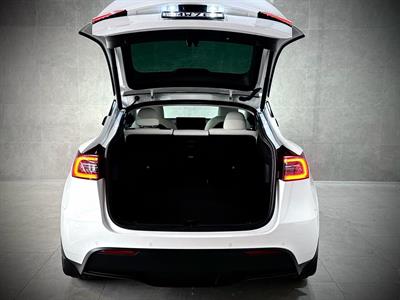 2022 Tesla Model Y - Thumbnail