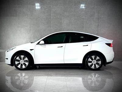 2022 Tesla Model Y - Thumbnail