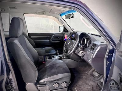 2006 Mitsubishi Pajero - Thumbnail