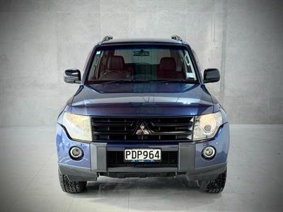 2006 Mitsubishi Pajero - Thumbnail