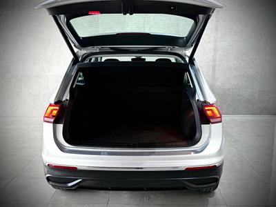 2021 Volkswagen Tiguan - Thumbnail