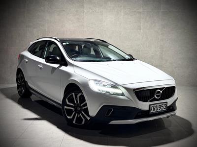 2017 Volvo V40 - Thumbnail