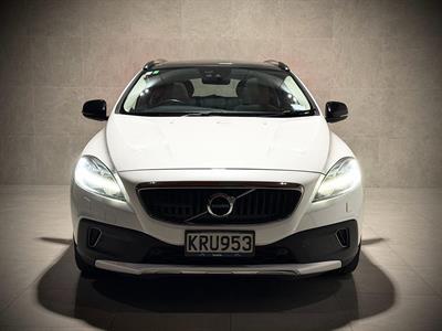 2017 Volvo V40 - Thumbnail