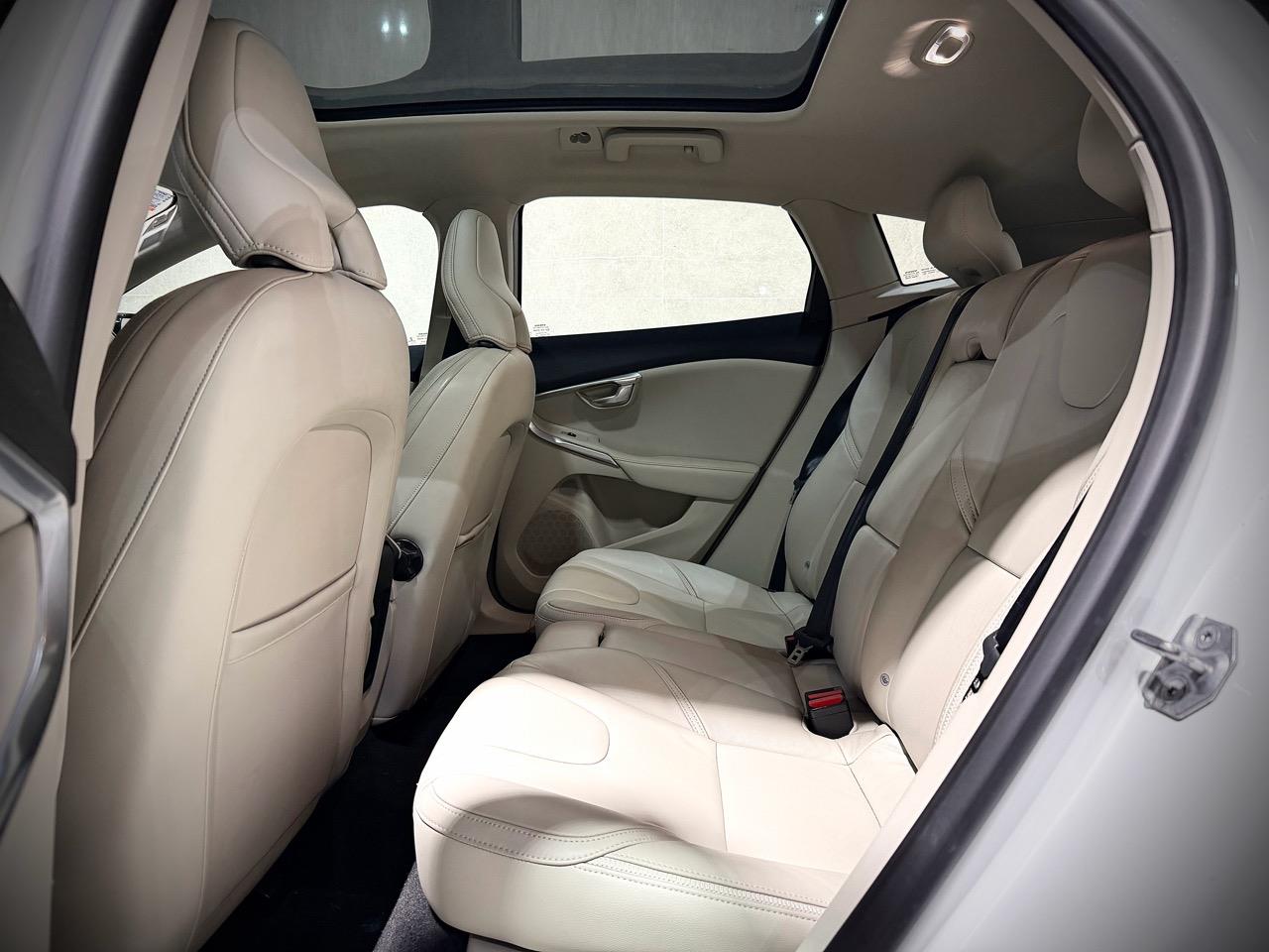 2017 Volvo V40