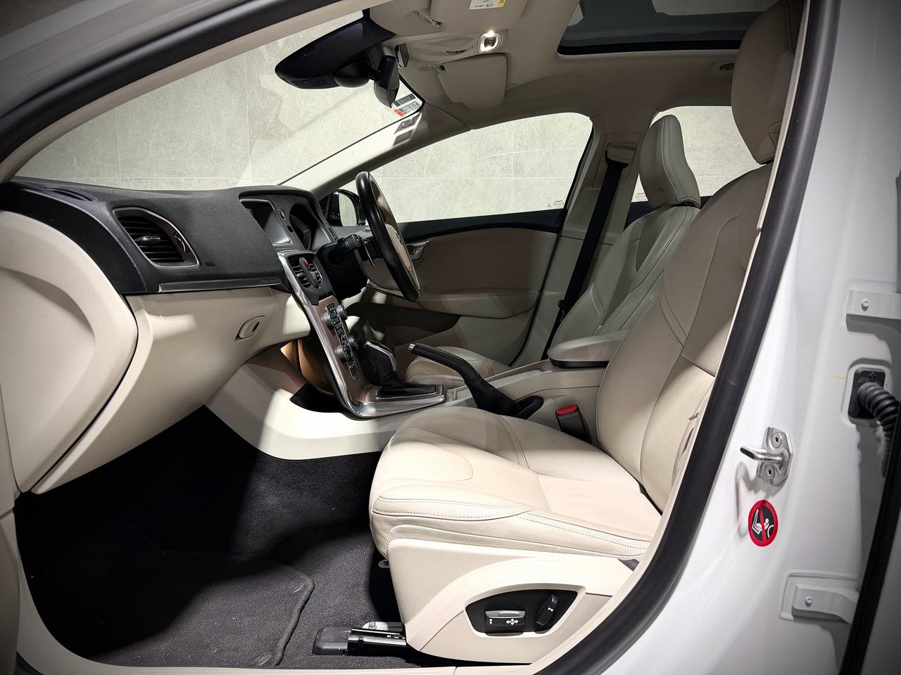 2017 Volvo V40